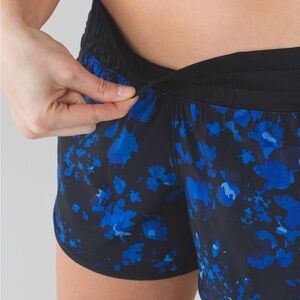 Lululemon Tracker Short III *4-way Stretch size 6 blue and black